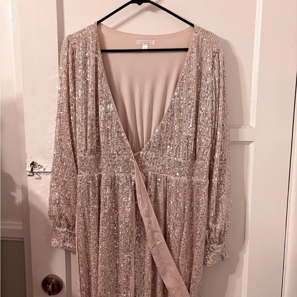 Formal Sequin Dress
Size : S
Only worn once
Bought from Kohl’s 
Color :Beige